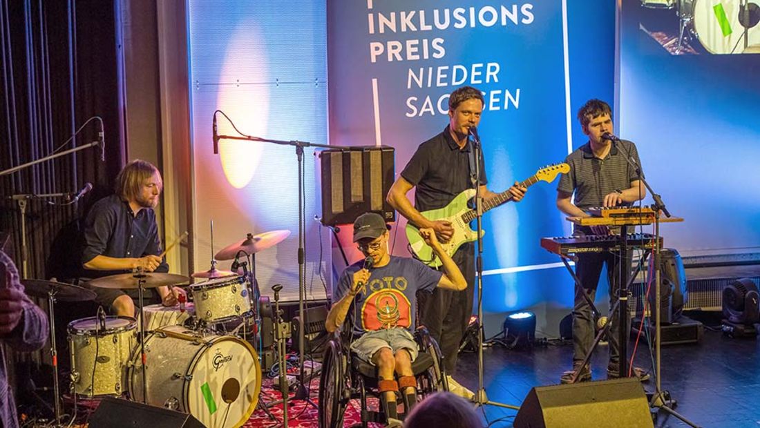 Die Band Dain Fadinzt spielt beim Inklusionspreis 2023.